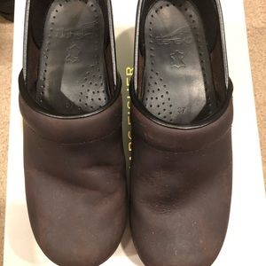 Women’s dansko clog